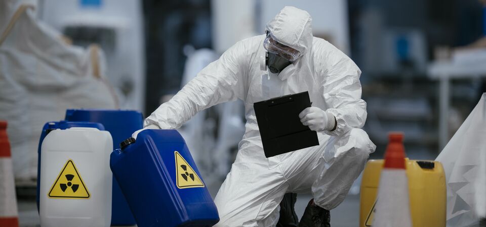 COLOUR-IMAGE_hazmat--hazardous-chemical-worker_jan26