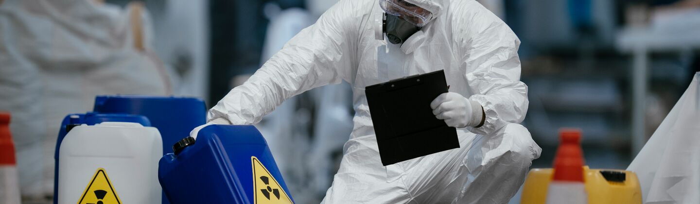 COLOUR-IMAGE_hazmat--hazardous-chemical-worker_jan26