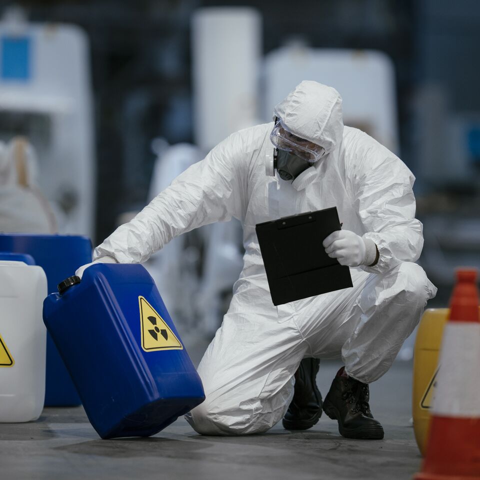 COLOUR-IMAGE_hazmat--hazardous-chemical-worker_jan26