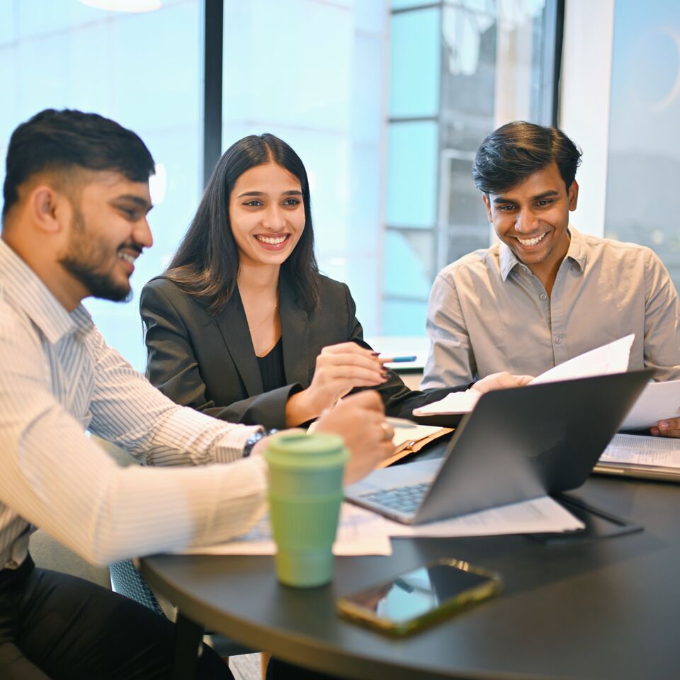 COLOUR-IMAGE_three-professionals-smiling-during-meeting_jul26