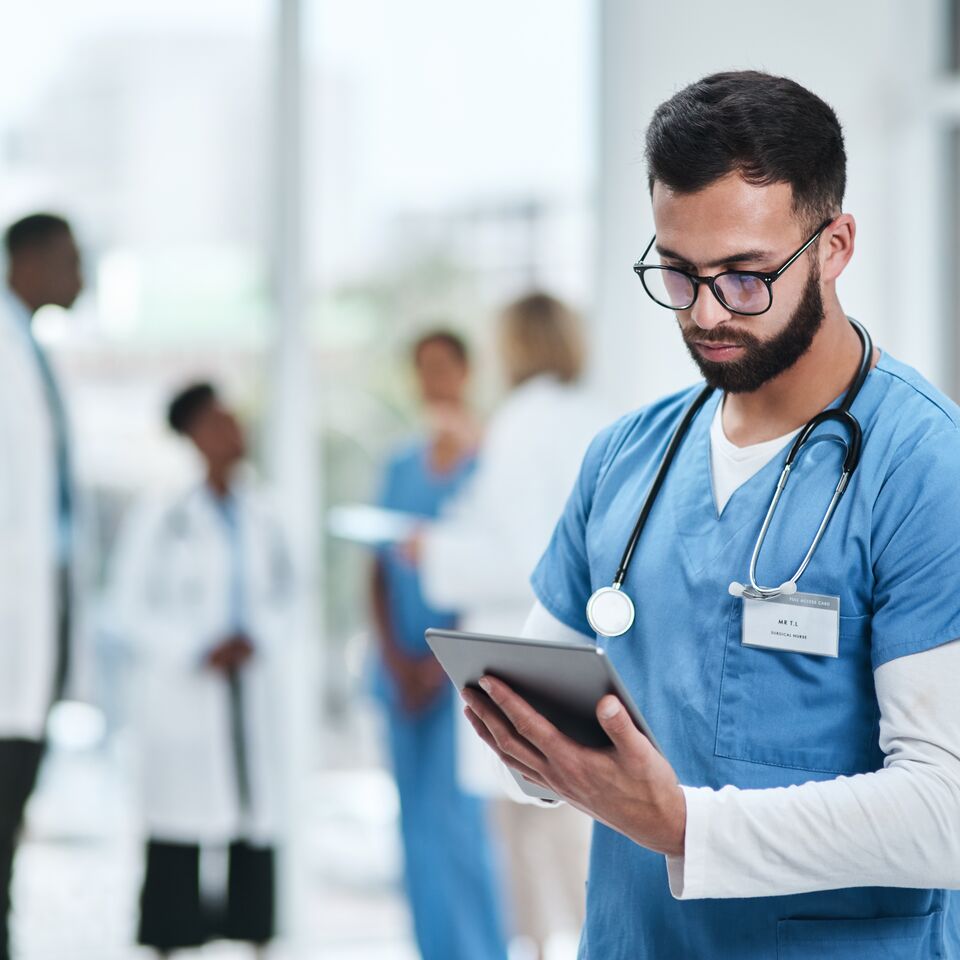 COLOUR-IMAGE_healthcare-male-nurse-hospital_feb26