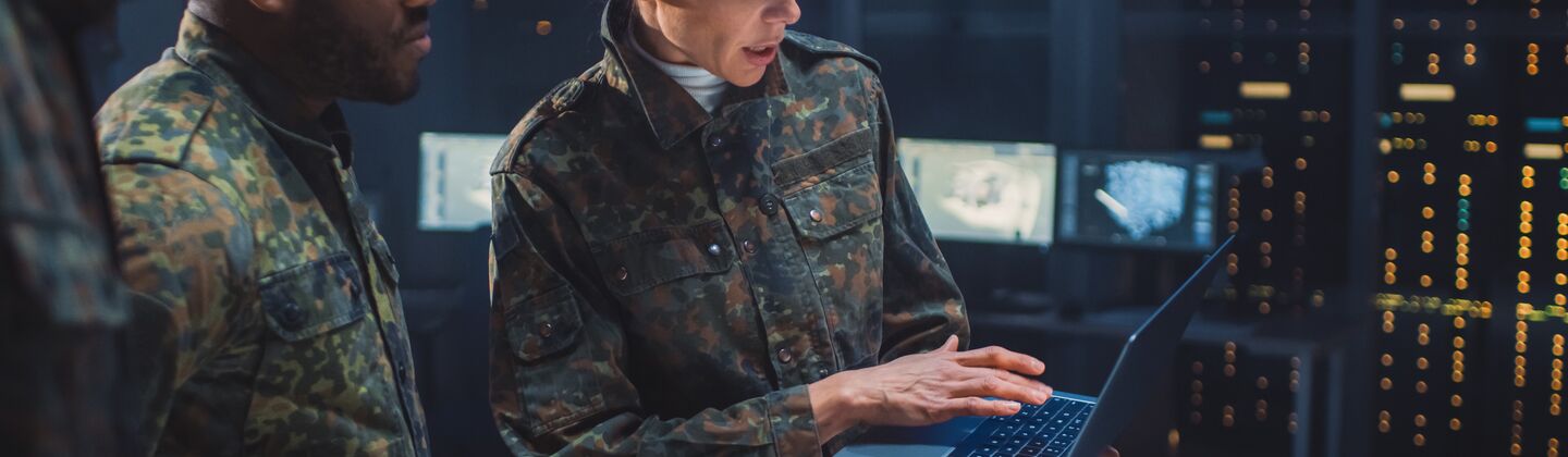 COLOUR-IMAGE_aerospace&defence-military-female-and-male-using-laptop_feb26