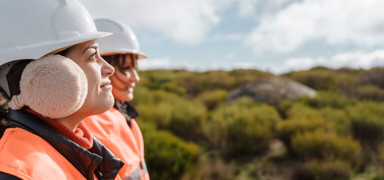 COLOUR-IMAGE_women-hardhats-profile_JUL26
