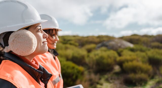 COLOUR-IMAGE_women-hardhats-profile_JUL26