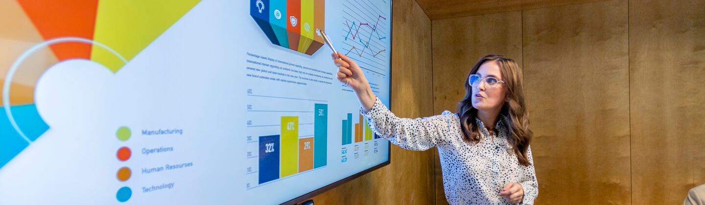 COLOUR-IMAGE_woman-presenting-charts_feb26