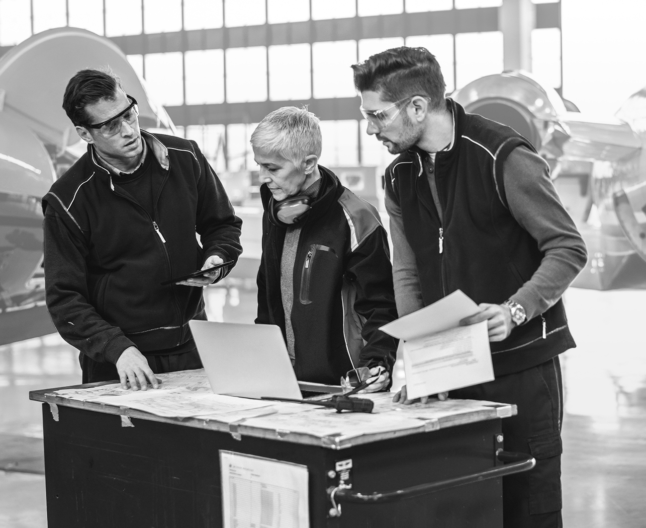 SINGLE-IMAGE_aircraft-engineers-laptop_feb25