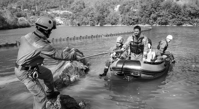 SINGLE-IMAGE_engineers-on-life-boat-in-lake_jul24