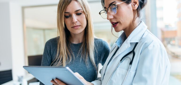 /bynder-asset/bynder:22871928-20C6-440F-9A7A2A69D47883EF/Landscape_MD/COLOUR-IMAGE_healthcare-doctor-patient-tablet_feb26.jpg?1773752933000
