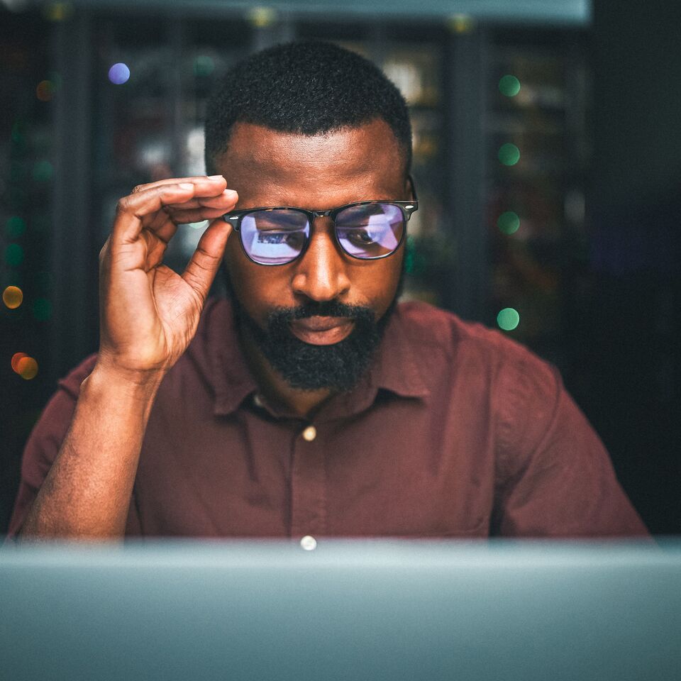 COLOUR-IMAGE_man-coding-laptop_feb26