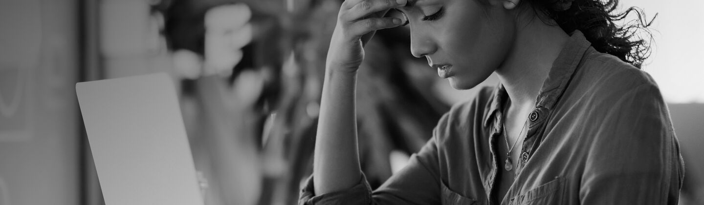 SINGLE-IMAGE_stressed-woman-at-laptop_apr24