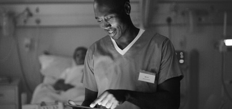 SINGLE-IMAGE_doctor-checking-tablet-on-ward_aug25