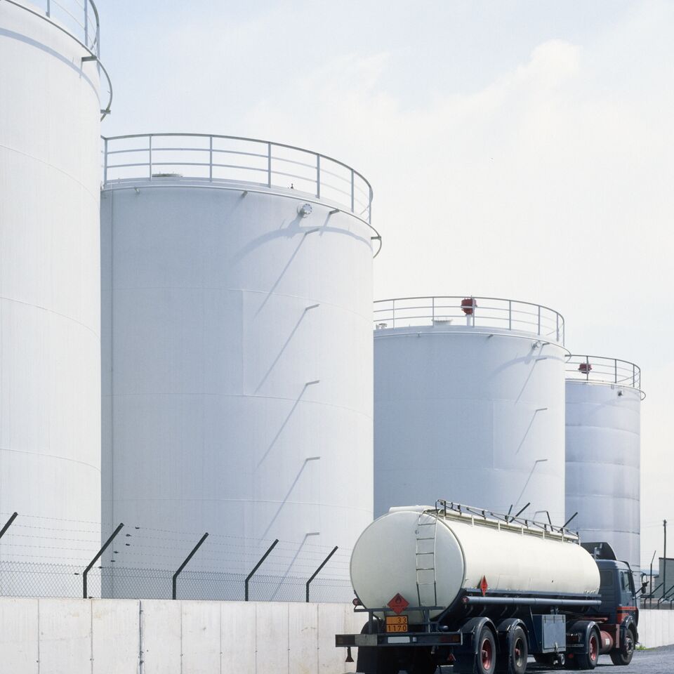 COLOUR-IMAGE_storage-tanks-fuel-tanker_feb26