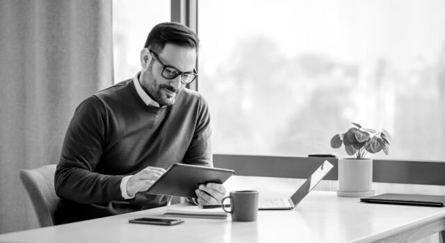 /bynder-asset/bynder:3812246E-22C1-4A80-B9ED262356D22A73/Landscape_SM/SINGLE-IMAGE_man-with-tablet-at-desk-with-plant_feb24.png?1749636511000