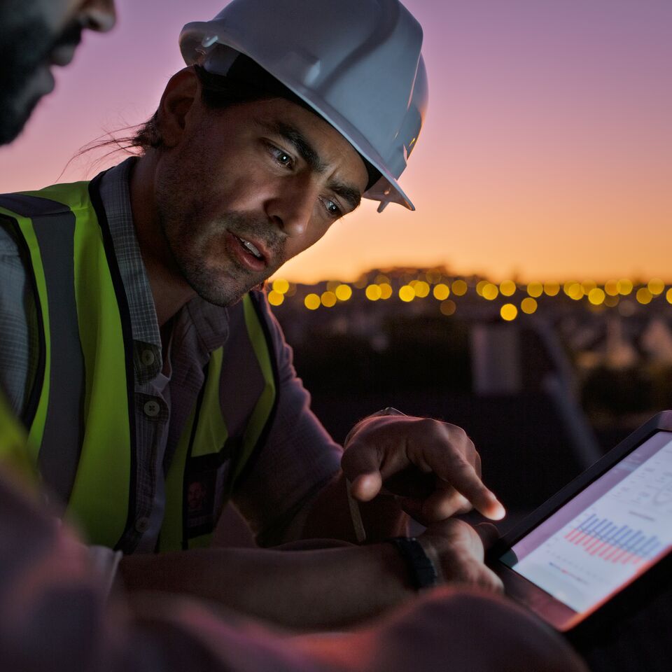 COLOUR-IMAGE_constrction-workers-sunset_feb26