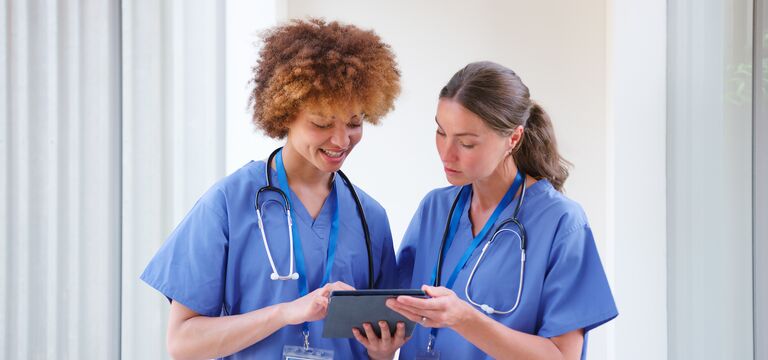 /bynder-asset/bynder:434BAE76-2FC1-4C61-A3A723FDE907B535/Landscape_MD/COLOUR-IMAGE_two-female-nurses-using-tablet-wearing-blue-scrubs_apr26.jpg?1777555299000