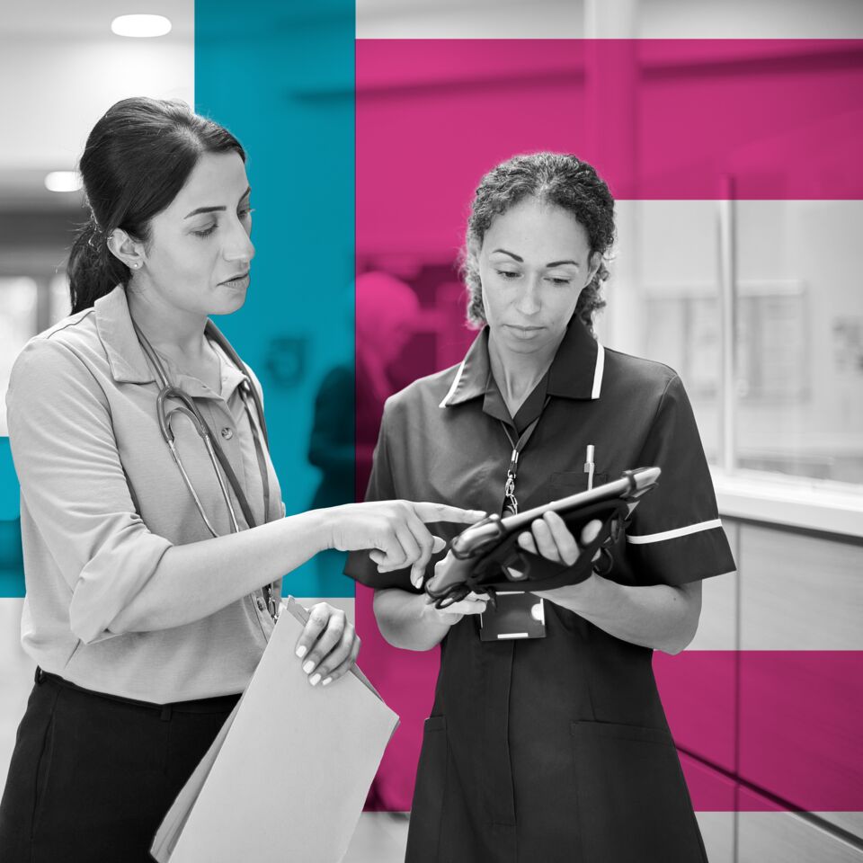 SINGLE-IMAGE_squares-doctor-and-nurse-inspect-tablet_aug24