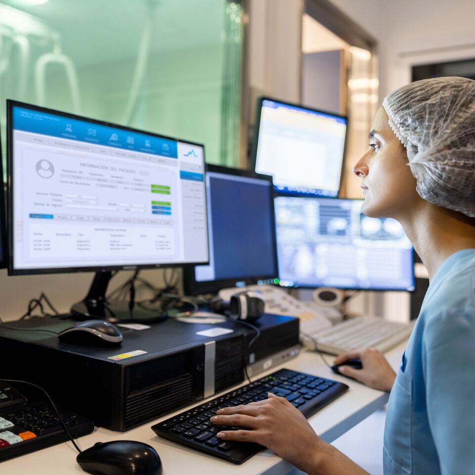 COLOUR-IMAGE_healthcare-computer-files_feb26