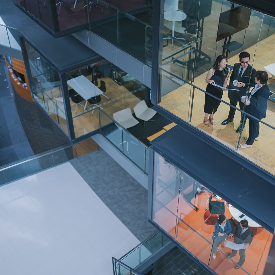 COLOUR-IMAGE_people-office-building_mar26