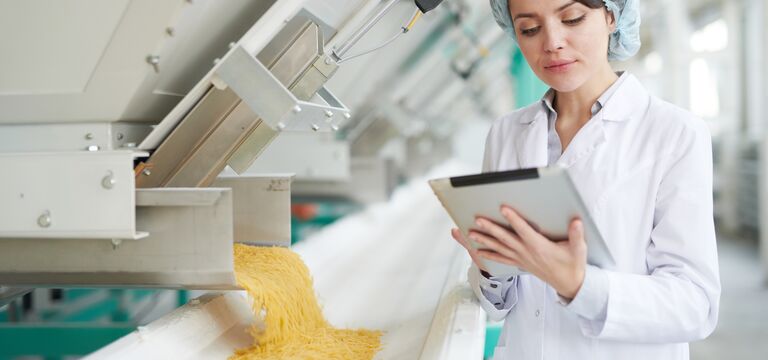 /bynder-asset/bynder:4A9A47EB-E7F7-4A6E-B82A88E875EA1F98/Landscape_MD/COLOUR-IMAGE_woman-with-hairnet-holding-clipboard_apr26.jpg?1776243913000