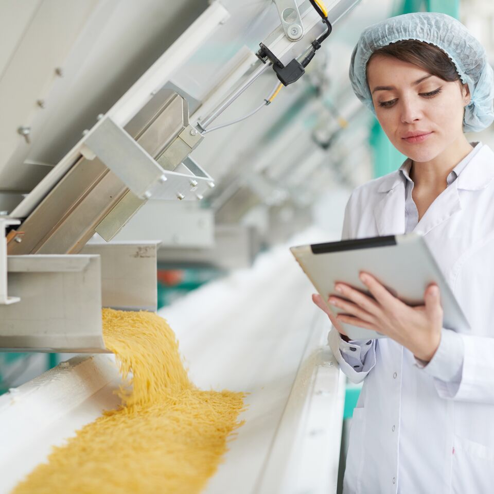 COLOUR-IMAGE_woman-with-hairnet-holding-clipboard_apr26