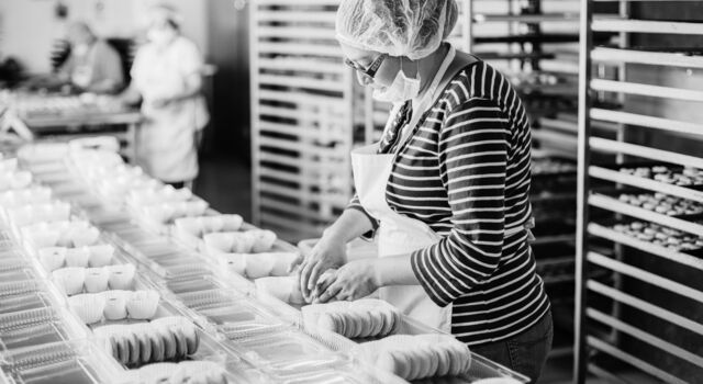 SINGLE-IMAGE_baker-preparing-biscuits_nov23