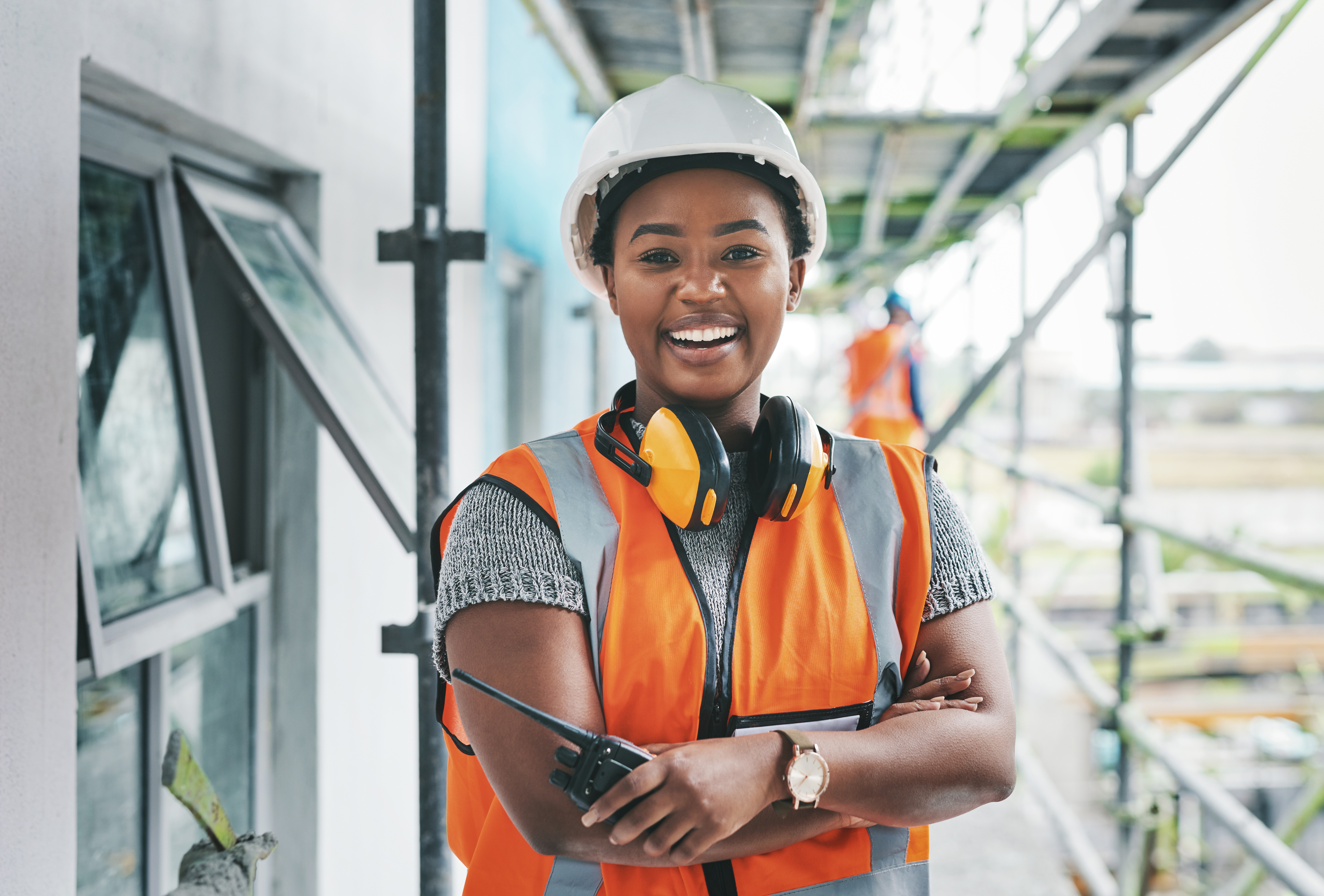COLOUR-IMAGE_woman-construction-smiling_JUL26