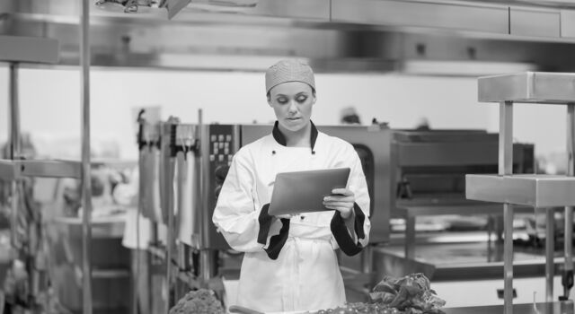 /bynder-asset/bynder:545AB9D0-3269-4873-B52054072B2D4ABE/Landscape_SM/SINGLE-IMAGE_chef-checking-tablet_nov23.png?1749636575000