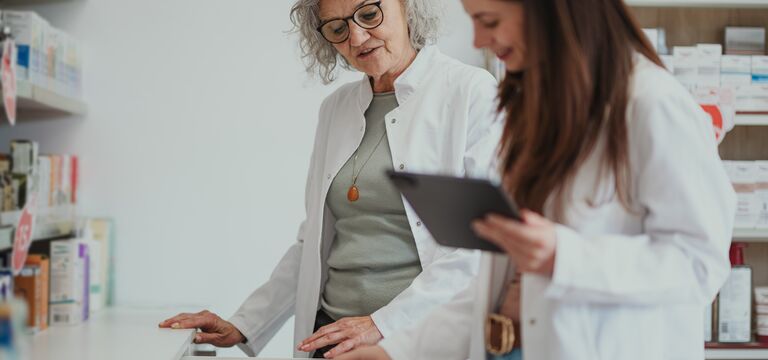 /bynder-asset/bynder:567B7C7B-E95E-467D-ACB15DBBBC4BAA07/Landscape_MD/COLOUR-IMAGE_pharmacist_training_colleague_June26.jpg?1781694477000