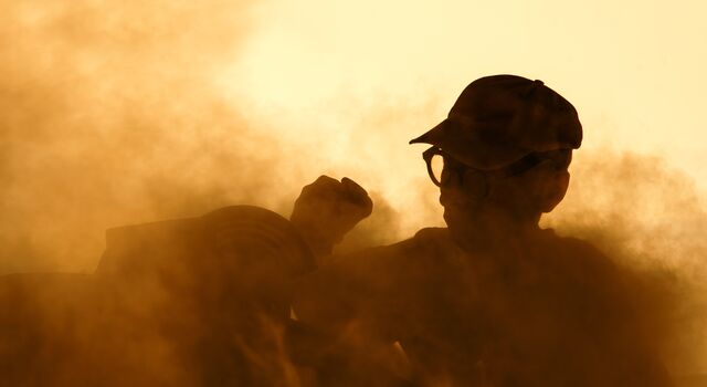 COLOUR-IMAGE_worker-surrounded-by-dust_jul26