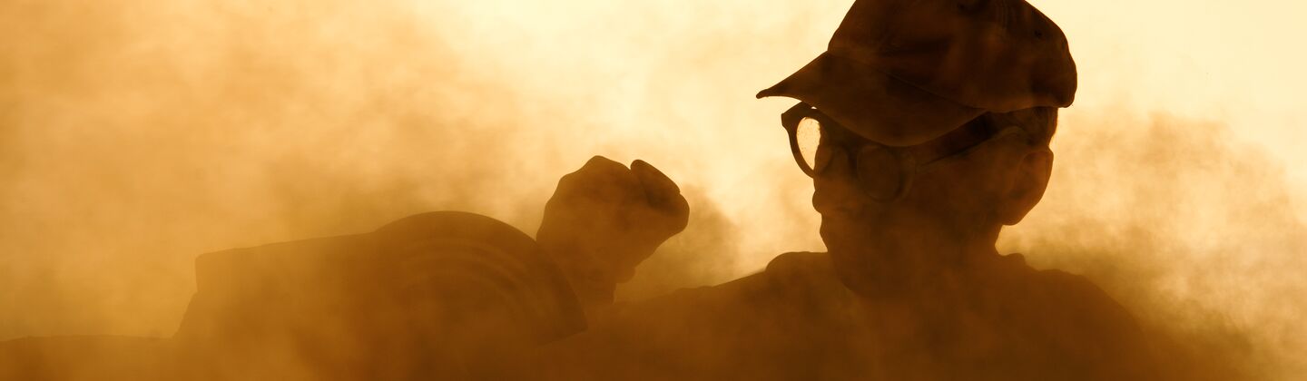 COLOUR-IMAGE_worker-surrounded-by-dust_jul26