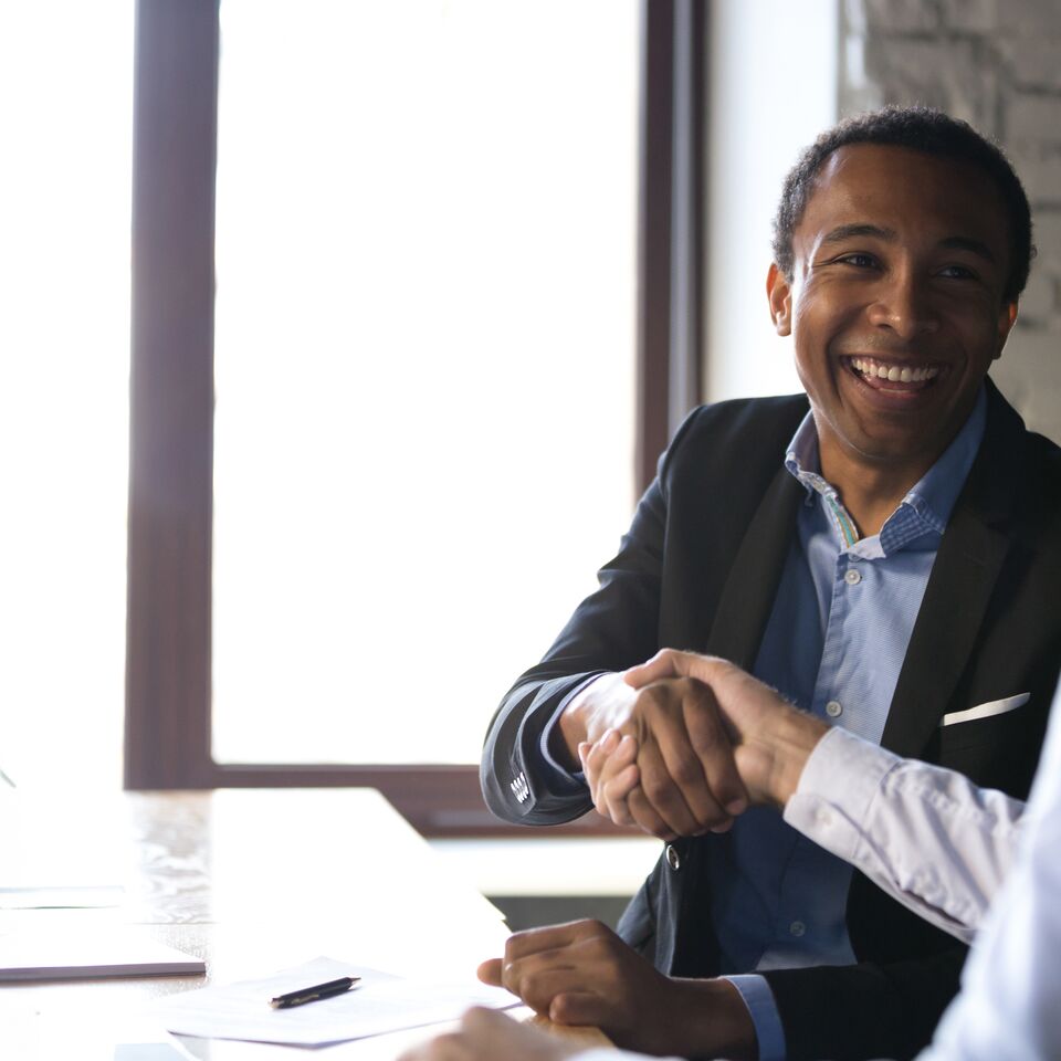 COLOUR-IMAGE_men-shaking-hands-smiling_feb26