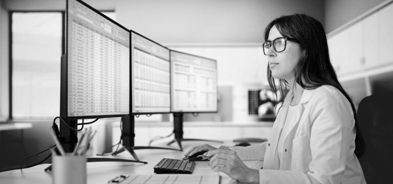 /bynder-asset/bynder:5D47EC8F-B256-4817-BC7F33E80D11B721/Landscape_MD/SINGLE-IMAGE_woman-at-computer-triple-monitors_aug25.png?1755529301000