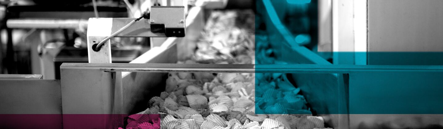 SINGLE-IMAGE_squares-crisps-on-conveyor-belt-in-factory_nov23