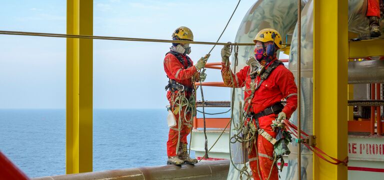 /bynder-asset/bynder:680103B6-DD88-45EF-A4624326085D90CF/Landscape_MD/COLOUR-IMAGE_hazardous-area-workers-on-off-shore-oil-rig_oct26.jpeg?1792573076000