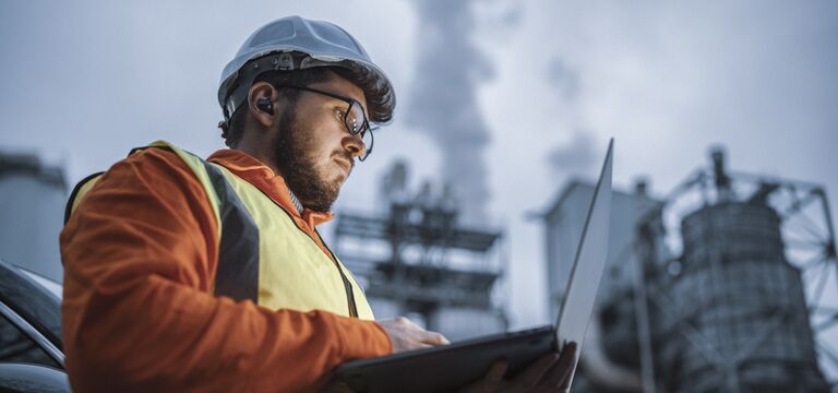 /bynder-asset/bynder:6D8445D1-46DC-4882-8B72519D2138985E/Landscape_MD/COLOUR-IMAGE_power-plant-audit-worker_feb26.jpg?1772726499000