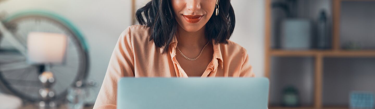 COLOUR-IMAGE_woman-laptop-device-working-home-office_mar26