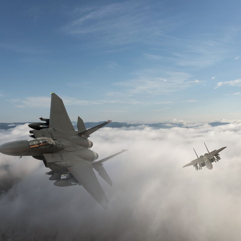 COLOUR-IMAGE_aerospace&defence-two-fighter-jets-flying-through-clouds_feb26