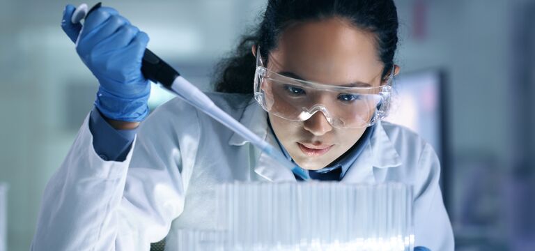 /bynder-asset/bynder:789E7870-E7E7-4AB1-A721C65DEAB2CC74/Landscape_MD/COLOUR-IMAGE_life-science-research-laboratory-experiment-trial-scientist_feb26.jpg?1773752975000