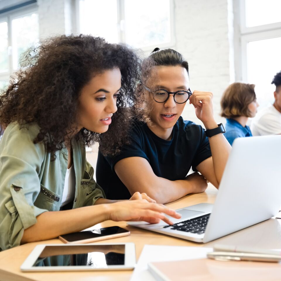 COLOUR-IMAGE_two-university-students-working-on-laptop-in-class_apr26