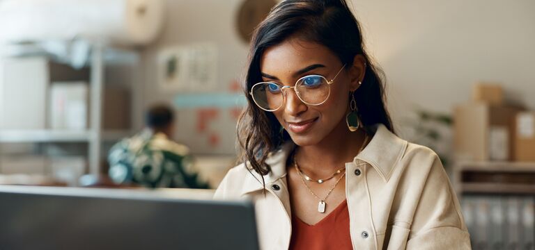 /bynder-asset/bynder:7B40A622-216E-4C0A-B1BFCFE350EFDAEE/Landscape_MD/COLOUR-IMAGE_Woman_business-reading-laptop-work_july26.jpg?1782911824000