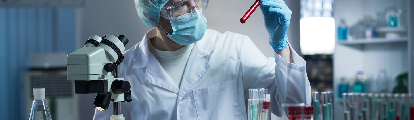 COLOUR-IMAGE_life-science-laboratory-worker-studying-blood-samples-pathologies_feb26