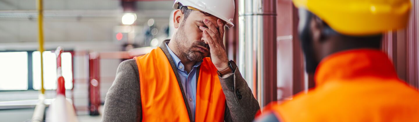 COLOUR_IMAGE_frustrated-construction-worker_sep26