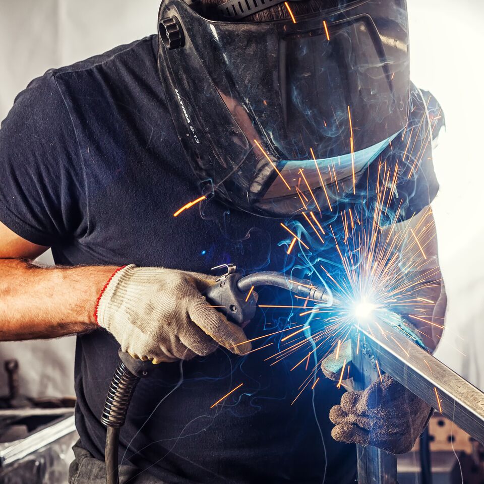 COLOUR-IMAGE_welding_feb26