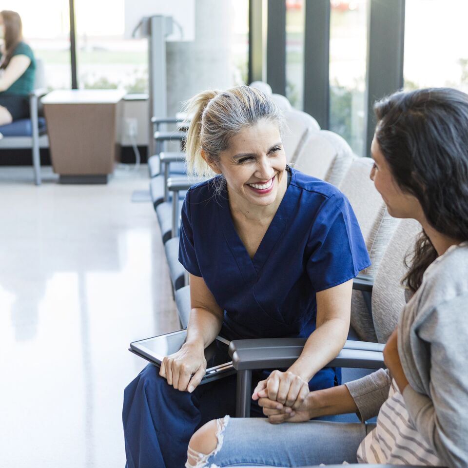 COLOUR-IMAGE_healthcare-nurse-patient-compassionate-smile_feb26