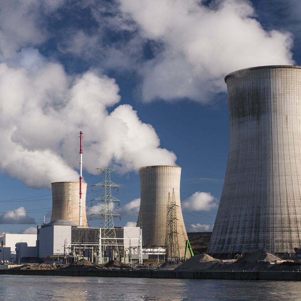 COLOUR-IMAGE_nuclear-cooling-towers_feb26