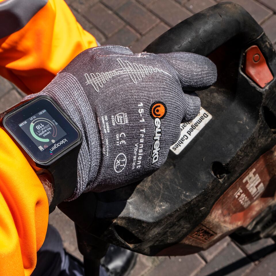 COLOR-PHOTOGRAPHY_wearable-safety-HAV-Monitoring-Smart-Watch-ideagen-logo_jun26