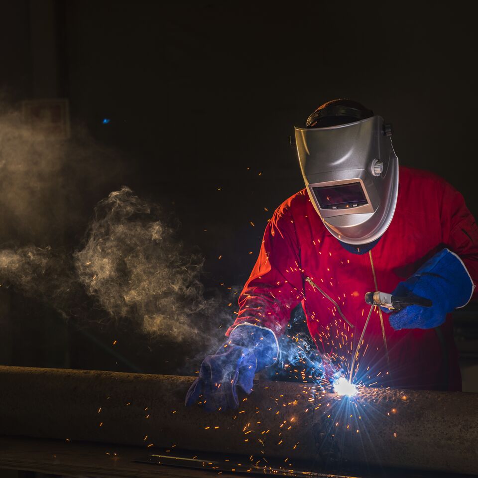 COLOUR-IMAGE_worker-wearing-mask-and-sawing-metal_apr26