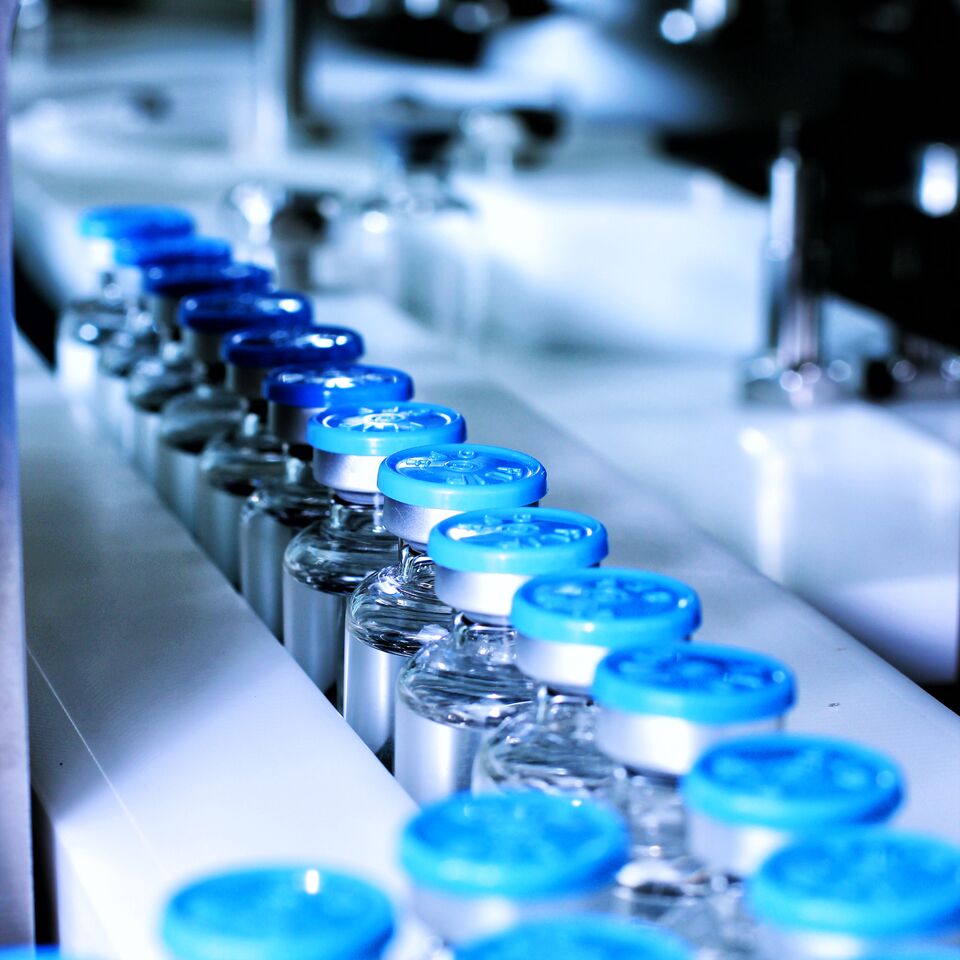 COLOUR-IMAGE_life-science-vial-production-line_feb26