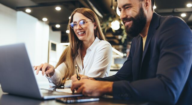 /bynder-asset/bynder:8B319D2F-FCCE-46BC-AD8F717959B3E48D/Landscape_SM/COLOUR-IMAGE_woman-man-laptop-device-office-collaboration_mar26.jpg?1773752986000