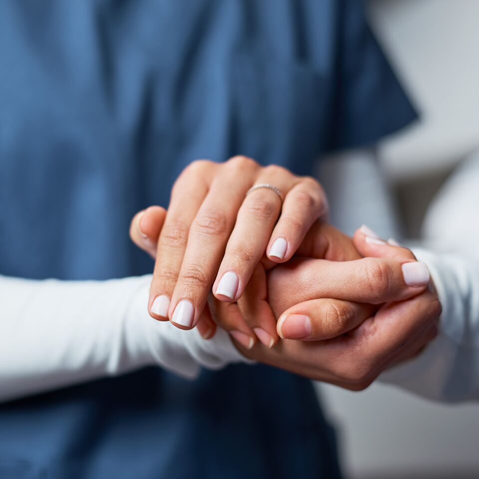 COLOUR-IMAGE_healthcare-compassionate-care-nurse_feb26